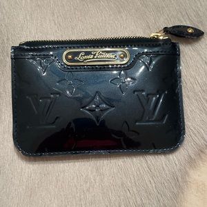NWOT; Authentic Louis Vuitton Monogram Blue Nuit Vernis Cles Patent Card Holder